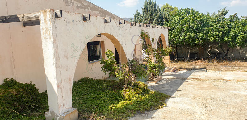 4 Schlafzimmer Landhaus zu verkaufen