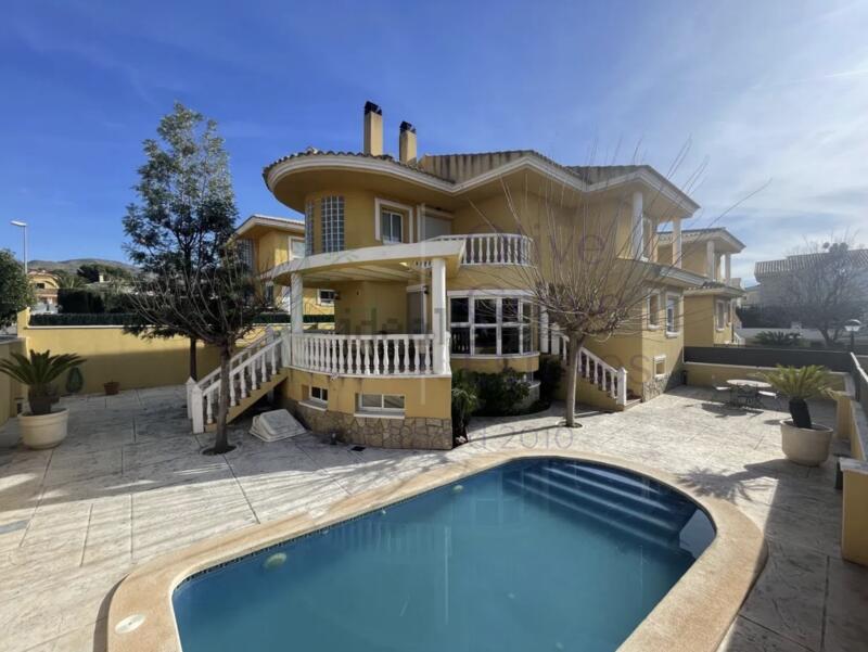 Villa for sale in Petrer, Alicante