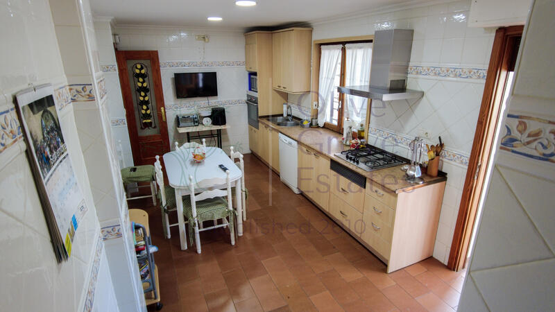 5 bedroom Country House for sale