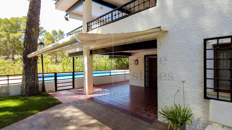 5 bedroom Country House for sale