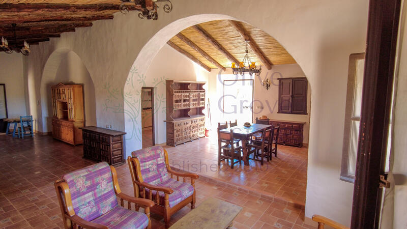 8 bedroom Country House for sale