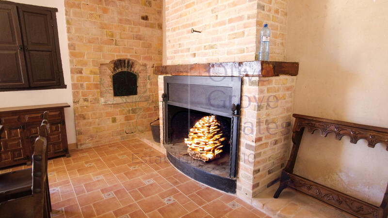 8 bedroom Country House for sale