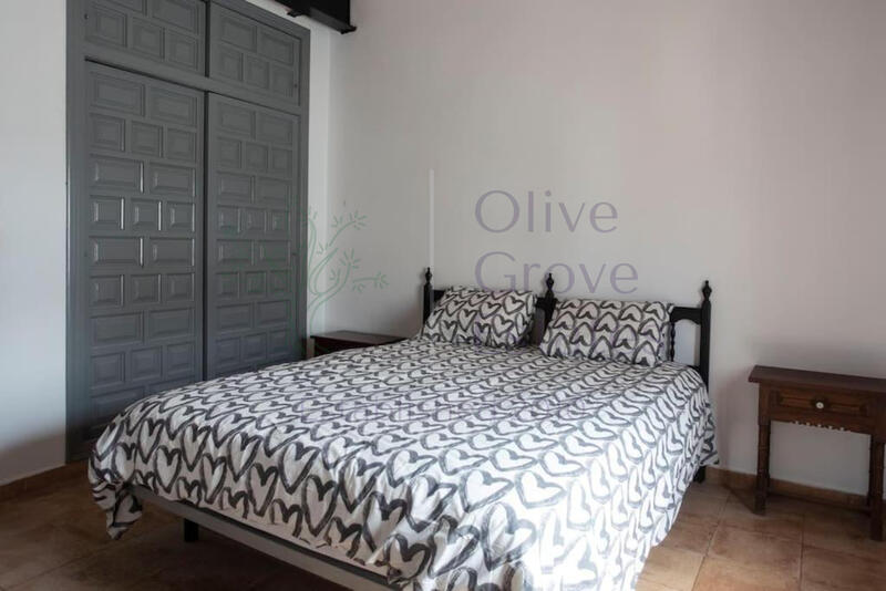5 bedroom Townhouse for sale