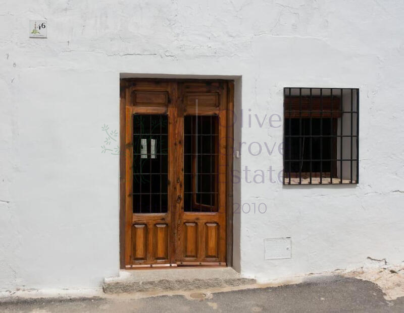 5 bedroom Townhouse for sale