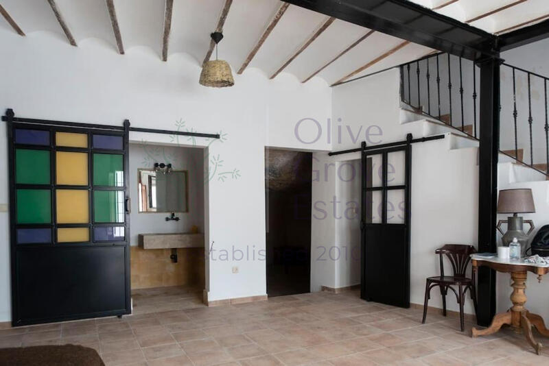5 bedroom Townhouse for sale