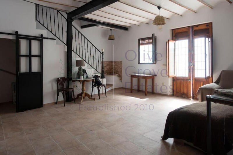 5 bedroom Townhouse for sale