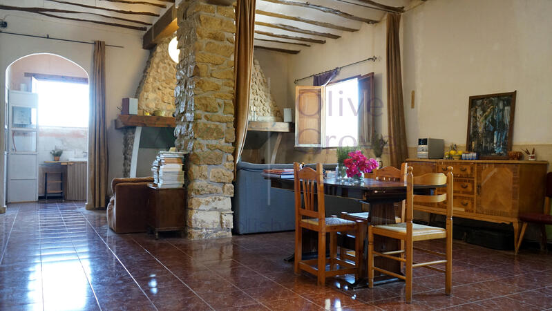 8 bedroom Villa for sale