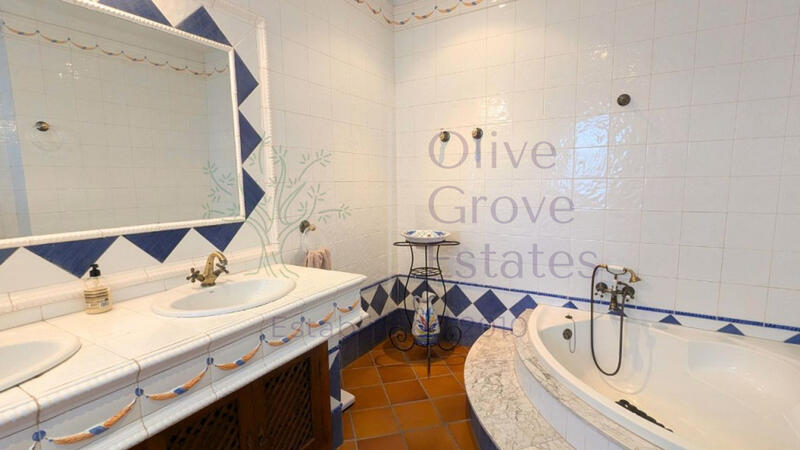 4 bedroom Villa for sale