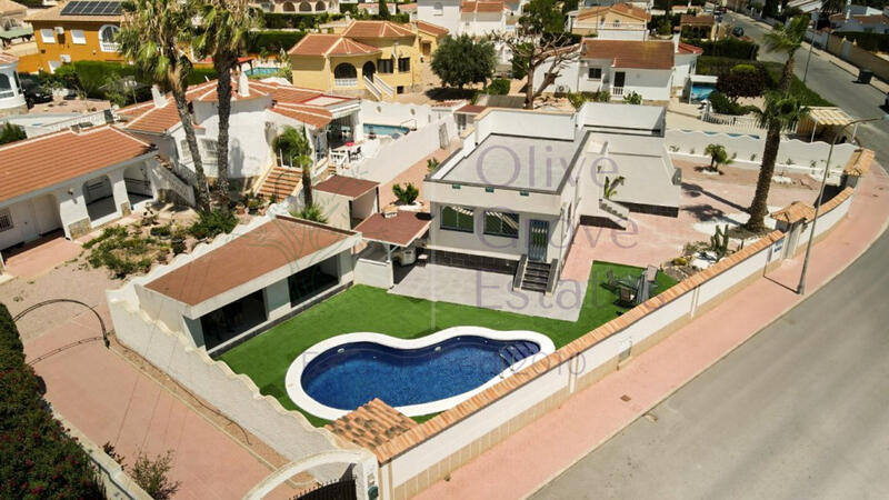 Villa Te koop in Algorfa, Alicante