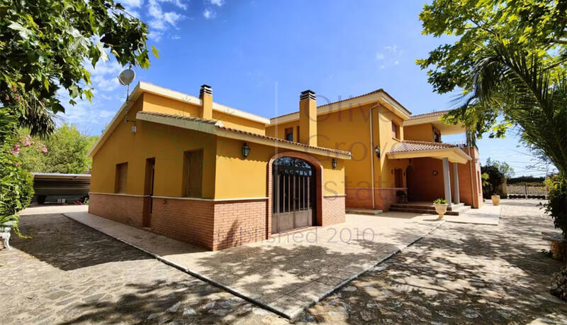 5 bedroom Villa for sale