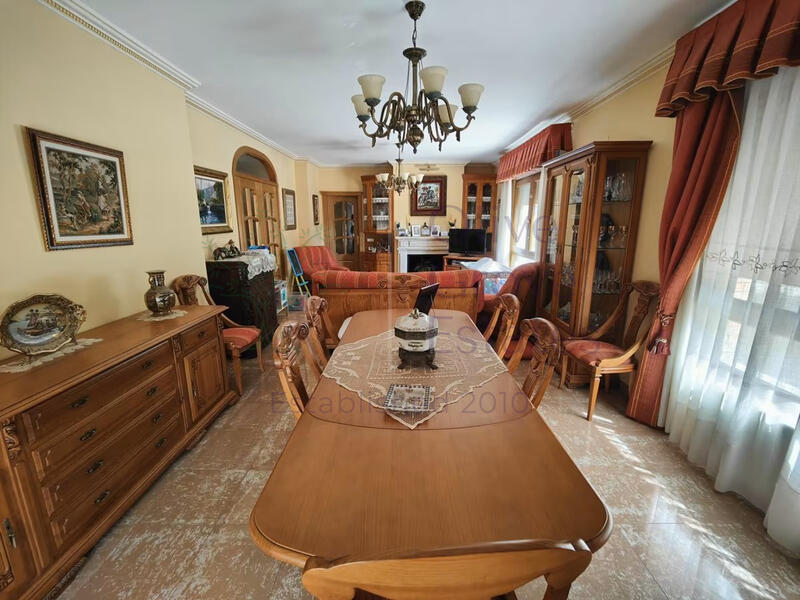 5 bedroom Villa for sale