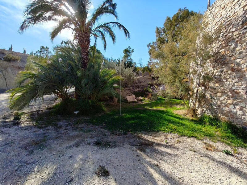 5 soveværelse Grottehus til salg