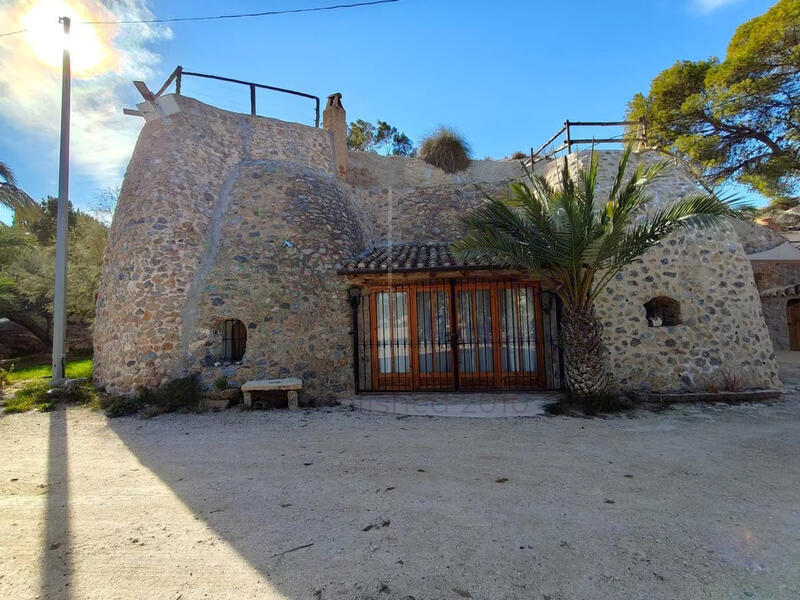 5 soveværelse Grottehus til salg