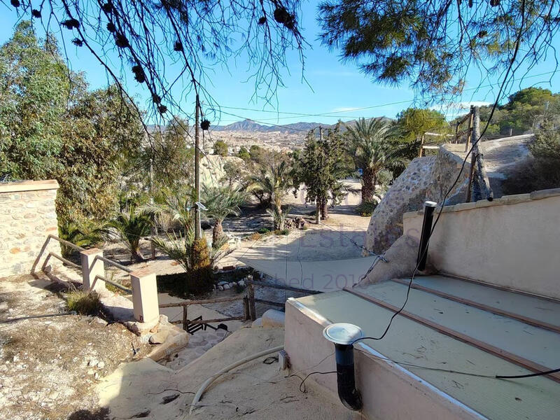 5 soveværelse Grottehus til salg