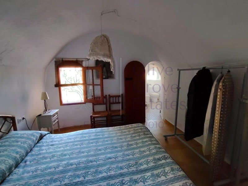 5 soveværelse Grottehus til salg