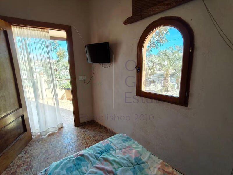 5 soveværelse Grottehus til salg