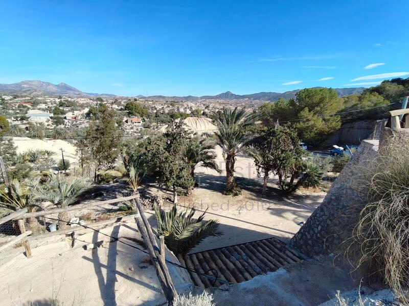 5 soveværelse Grottehus til salg