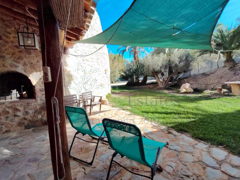 5 soveværelse Grottehus til salg