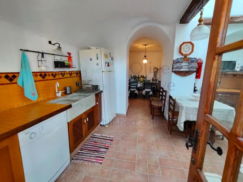 5 soveværelse Grottehus til salg