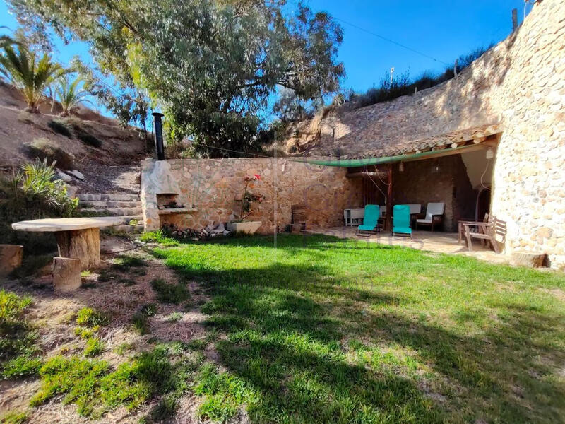 5 soveværelse Grottehus til salg