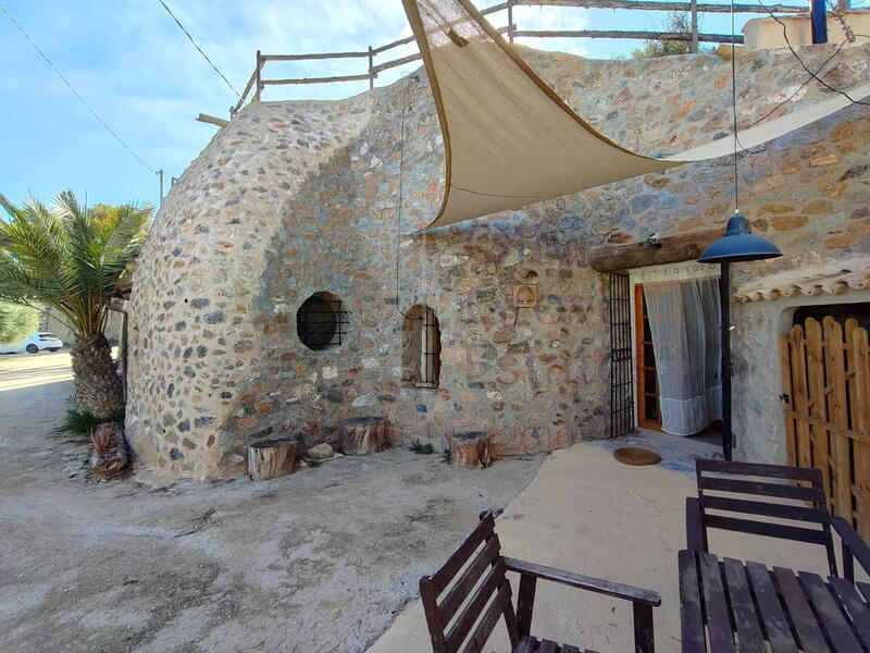 5 soveværelse Grottehus til salg