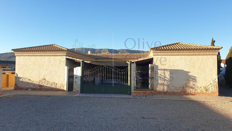 6 bedroom Villa for sale