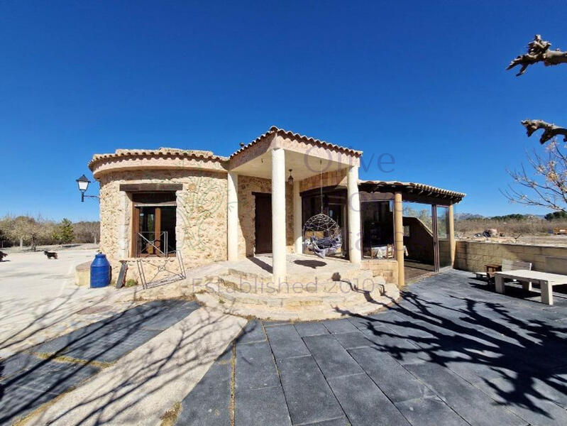 Villa en venta en Villena, Alicante