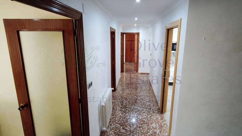 8 bedroom Townhouse for sale