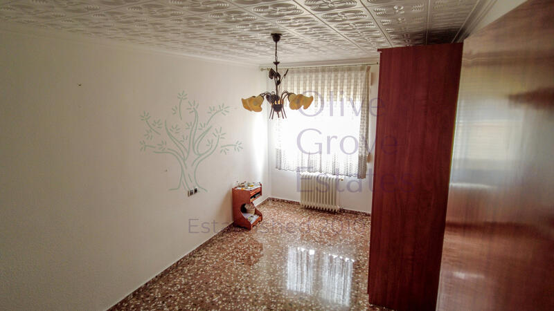 8 bedroom Townhouse for sale