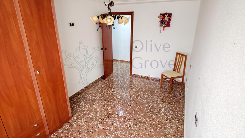 8 bedroom Townhouse for sale