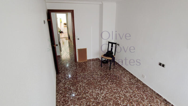 8 bedroom Townhouse for sale