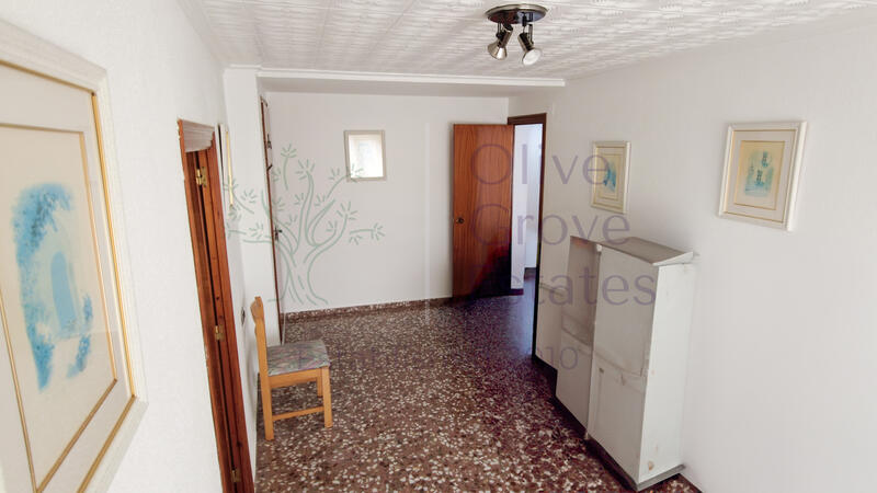 8 bedroom Townhouse for sale