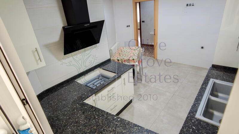 8 bedroom Townhouse for sale