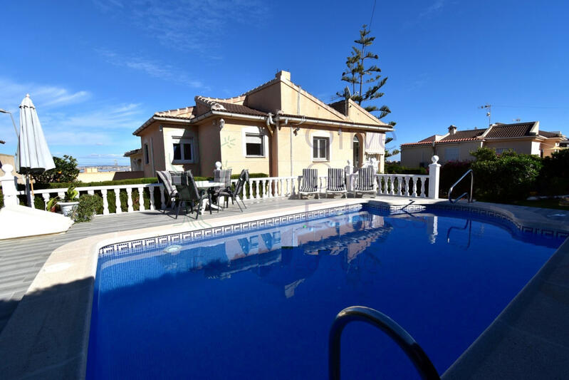 Villa à vendre dans Torrevieja, Alicante