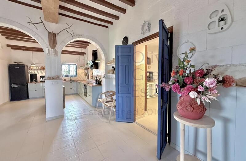 5 bedroom Land for sale