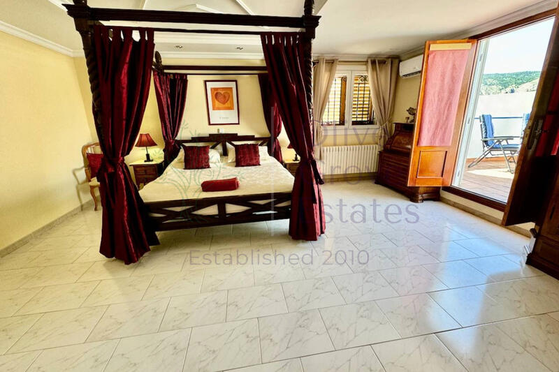 8 bedroom Villa for sale 8 bedroom Villa for sale