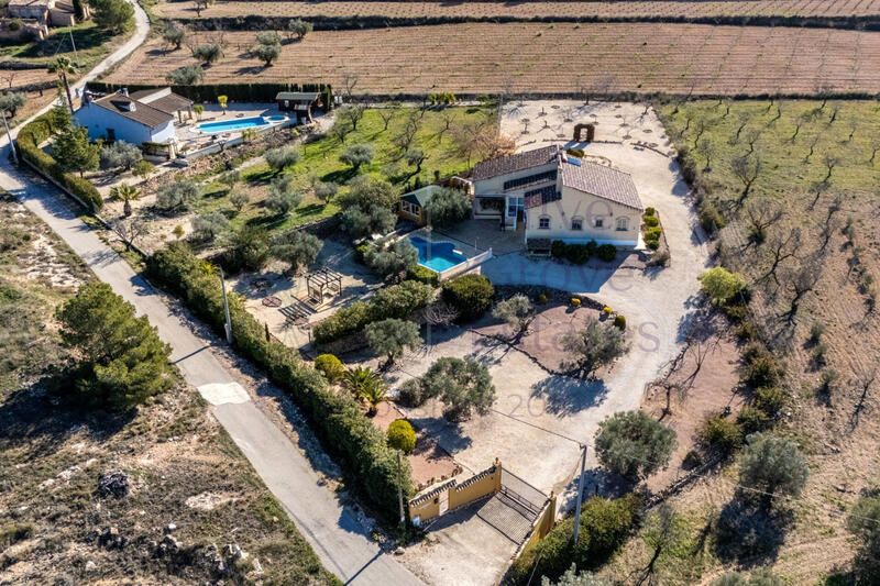 3 bedroom Country House for sale 3 bedroom Country House for sale