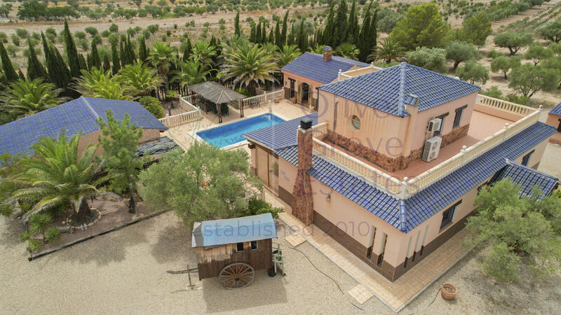 6 bedroom Villa for sale 6 bedroom Villa for sale
