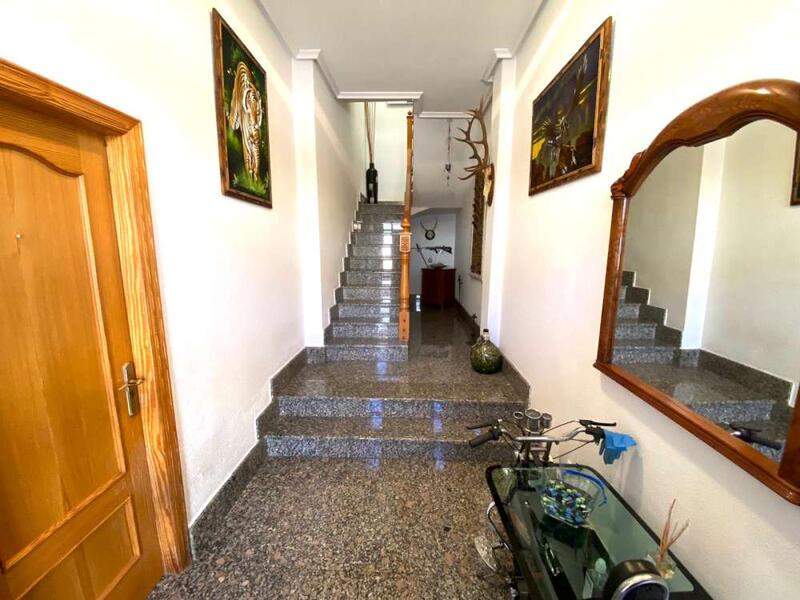 3 slaapkamer Gezinswoning Te koop