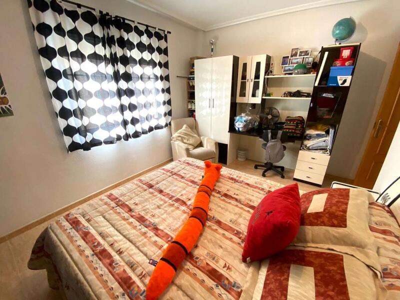 3 slaapkamer Gezinswoning Te koop