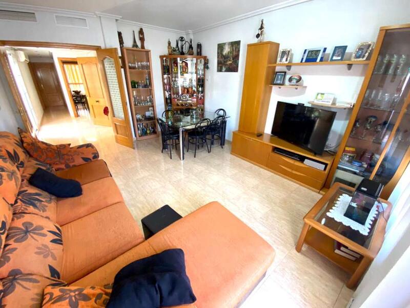 3 slaapkamer Gezinswoning Te koop