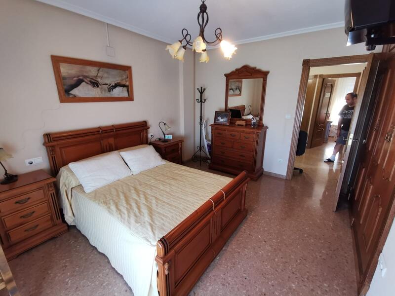 3 slaapkamer Gezinswoning Te koop