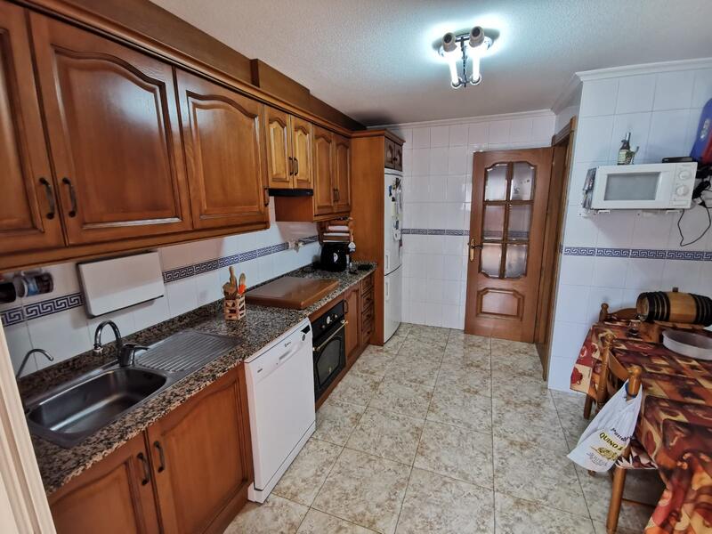 3 slaapkamer Gezinswoning Te koop