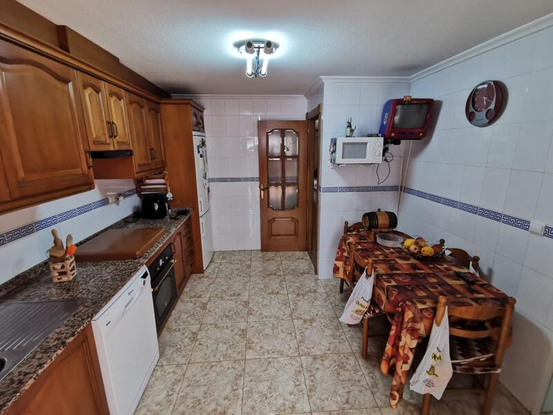 3 slaapkamer Gezinswoning Te koop