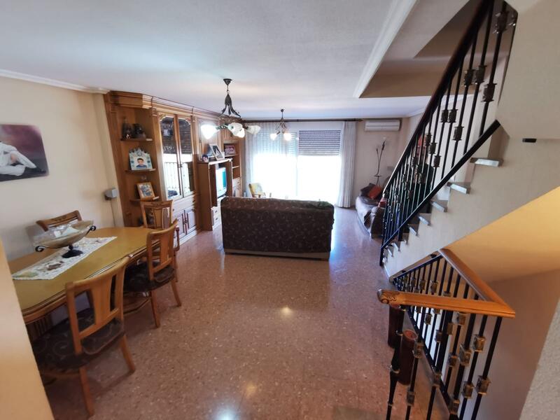 3 slaapkamer Gezinswoning Te koop
