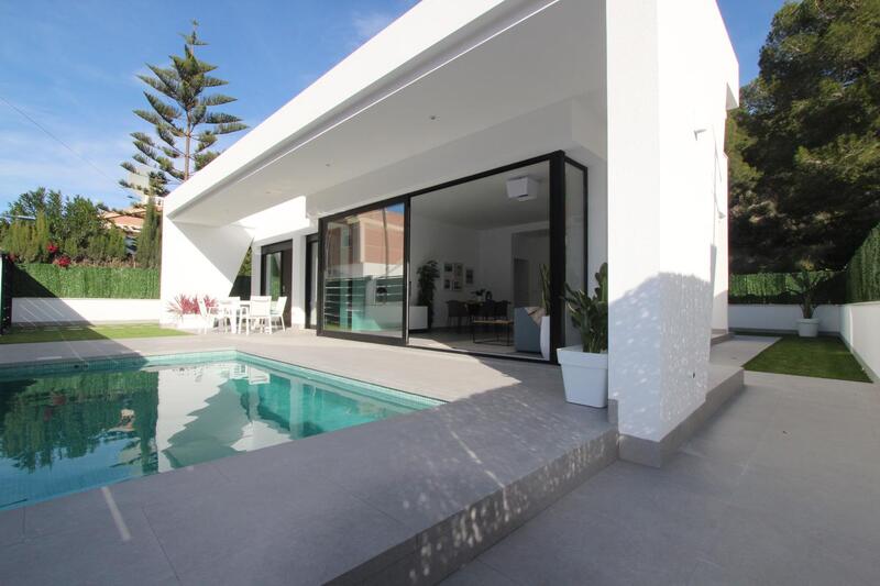 Villa for sale in Pinar de Campoverde, Alicante