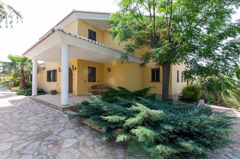 4 bedroom Villa for sale