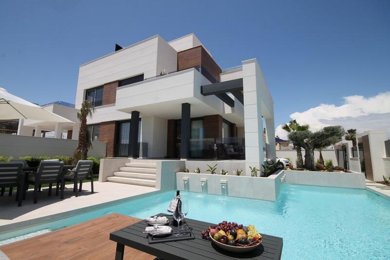 Villa til salg i Torrevieja, Alicante