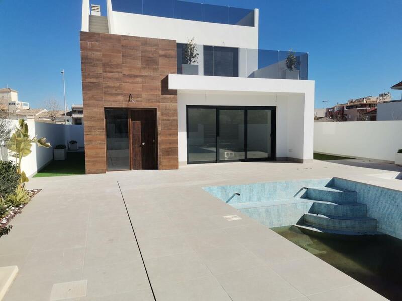 Villa Te koop in Pilar de la Horadada, Alicante