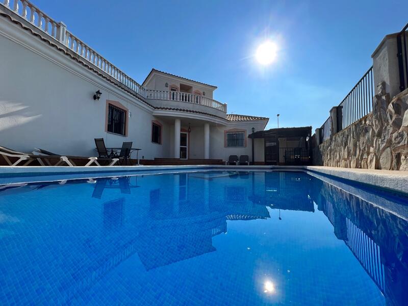 6 bedroom Villa for sale